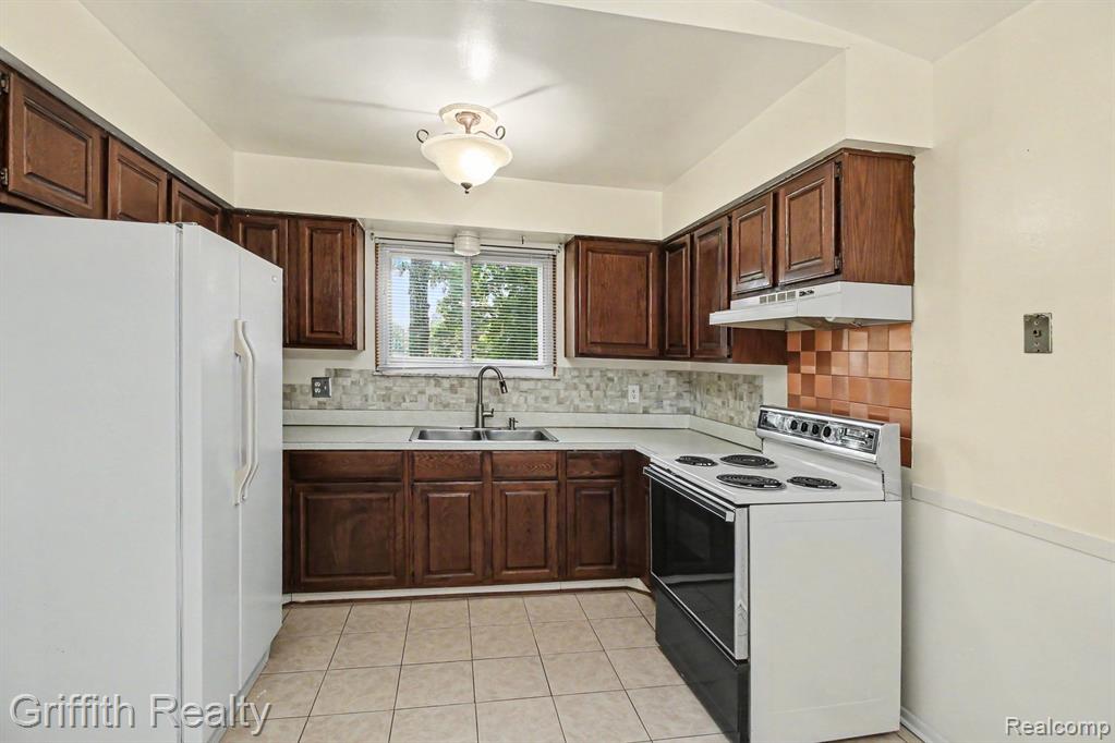 5096 Walker Drive, Brighton, MI 48114 — Photo 9
