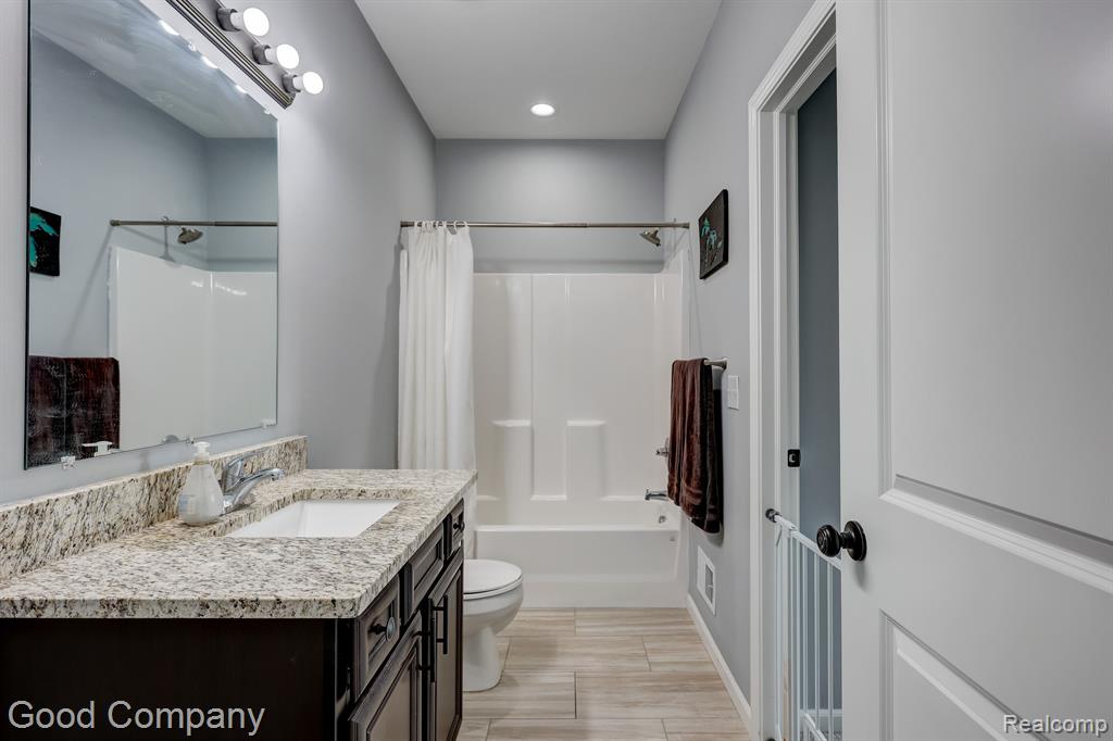 2763 AMBASSADOR Drive, Ypsilanti, MI 48198 — Photo 26
