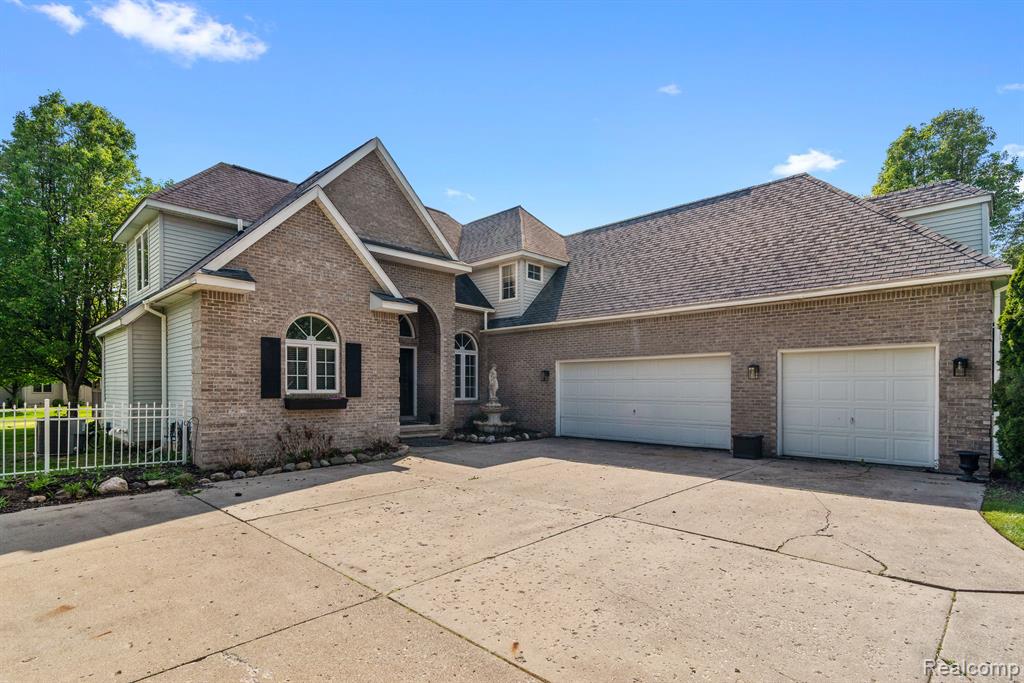 5218 HIGHPOINT Drive, Swartz Creek, MI 48473 — Photo 2