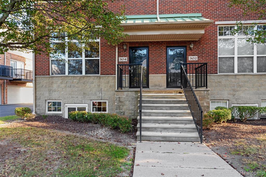 304 E Palmer Street, Detroit, MI 48202 — Photo 2