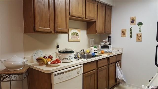 16160 Clarkson Drive, Fraser, MI 48026 — Photo 5