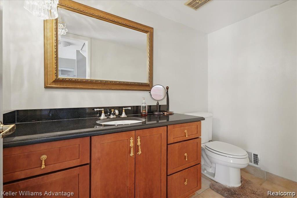 5321 Fairway Lane, West Bloomfield, MI 48323 — Photo 10