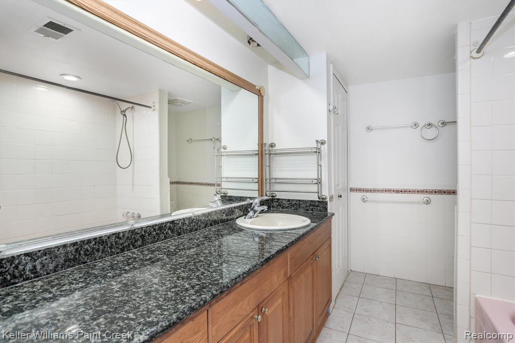 8433 Kennedy Circle, Warren, MI 48093 — Photo 16
