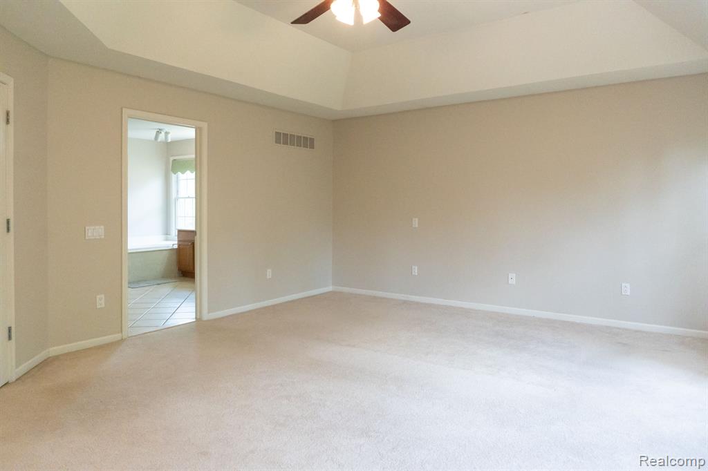 49028 FOUNDERS, Canton, MI 48187 — Photo 10