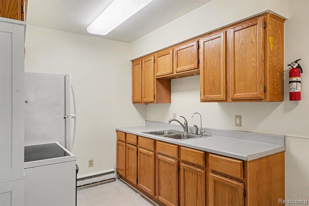 1691 S Lakeview Lane, Highland, MI — Photo 4