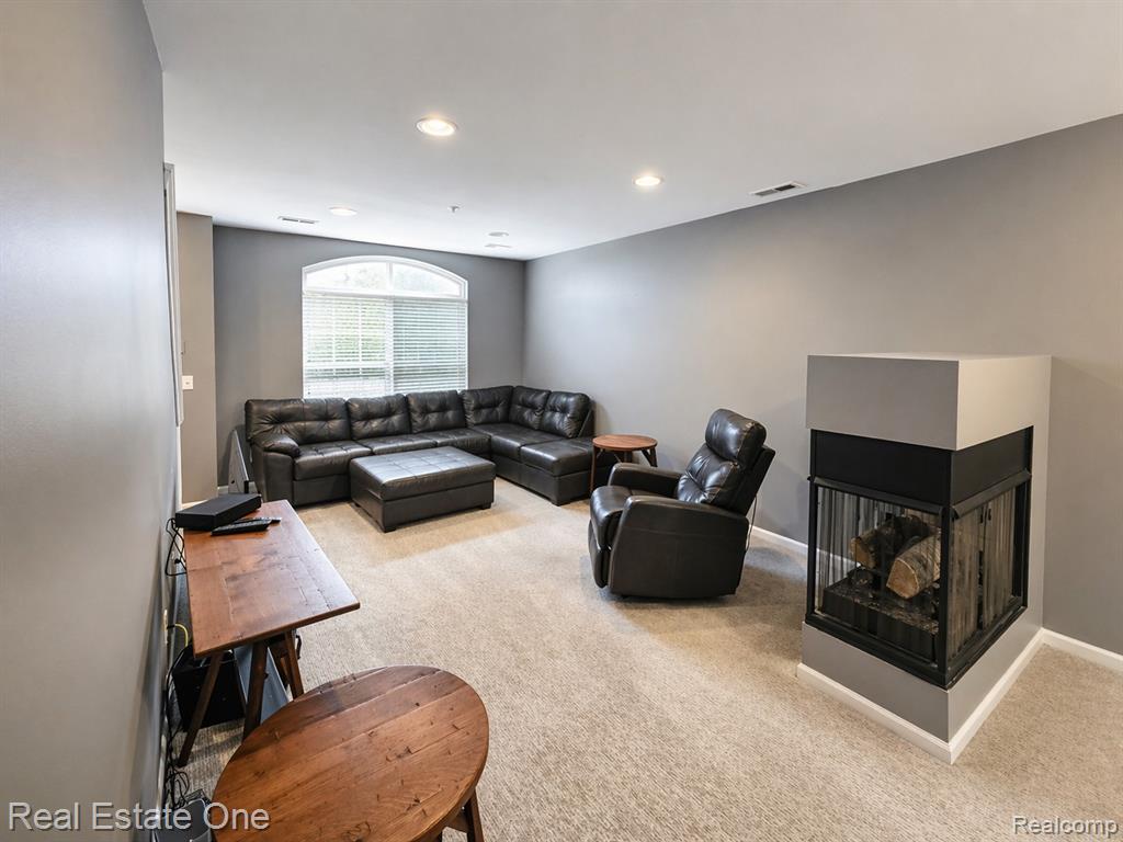 478 Village Lane, Milford, MI 48381 — Photo 4