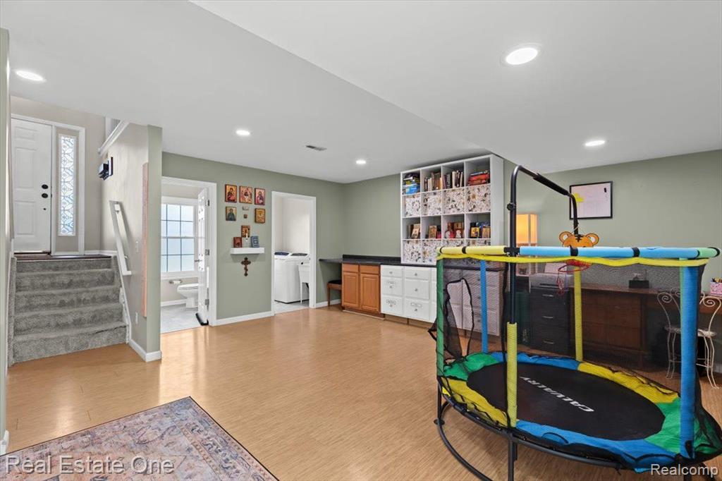 573 CARRIAGE HILL Drive, Fenton, MI 48430 — Photo 23