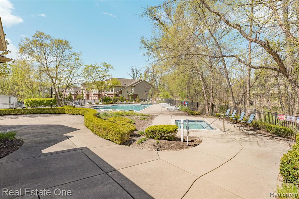 160 Sandy Lane, Walled Lake, MI 48390 — Photo 57