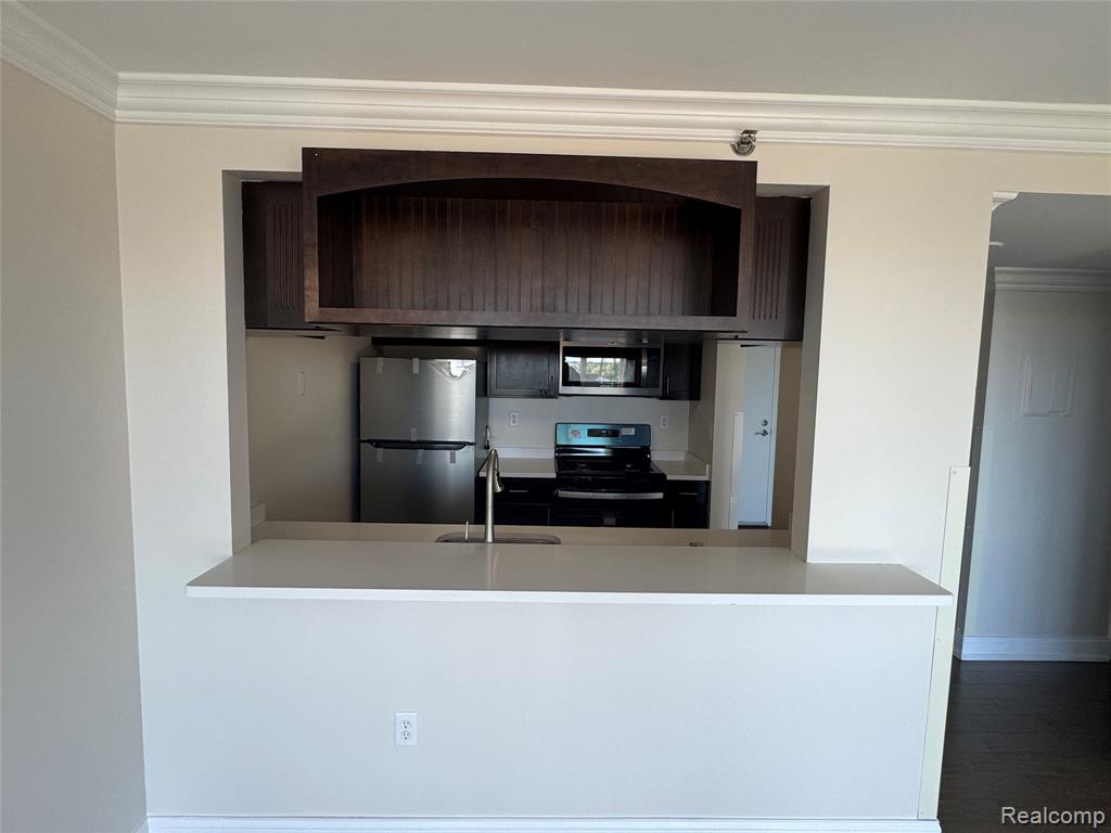 250 E Harbortown Drive, 905, Detroit, MI 48207 — Photo 7