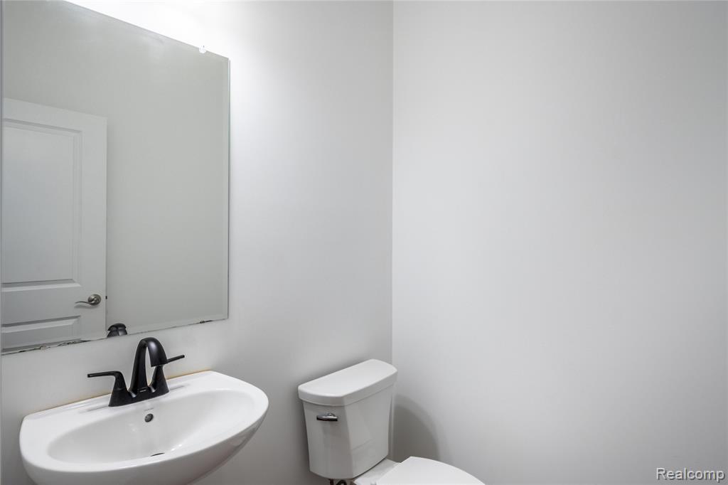 5556 Hobart Court, West Bloomfield, MI — Photo 9