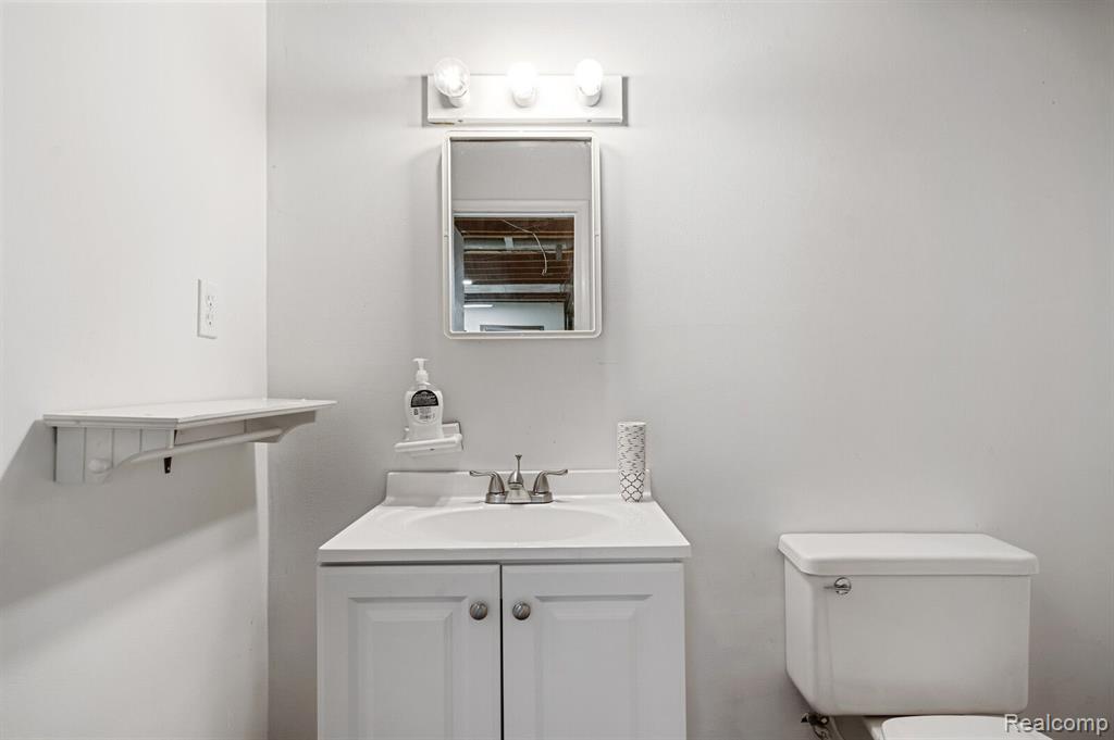 972 N ESPLANADE Street, Mount Clemens, MI 48043 — Photo 24