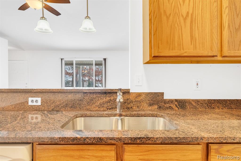 9447 FORESTVIEW Circle, Grand Blanc, MI 48439 — Photo 6