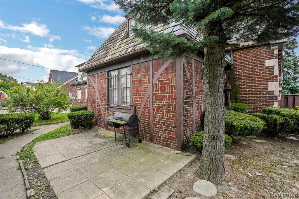 8691 E OUTER Drive, Detroit, MI 48213 — Photo 41