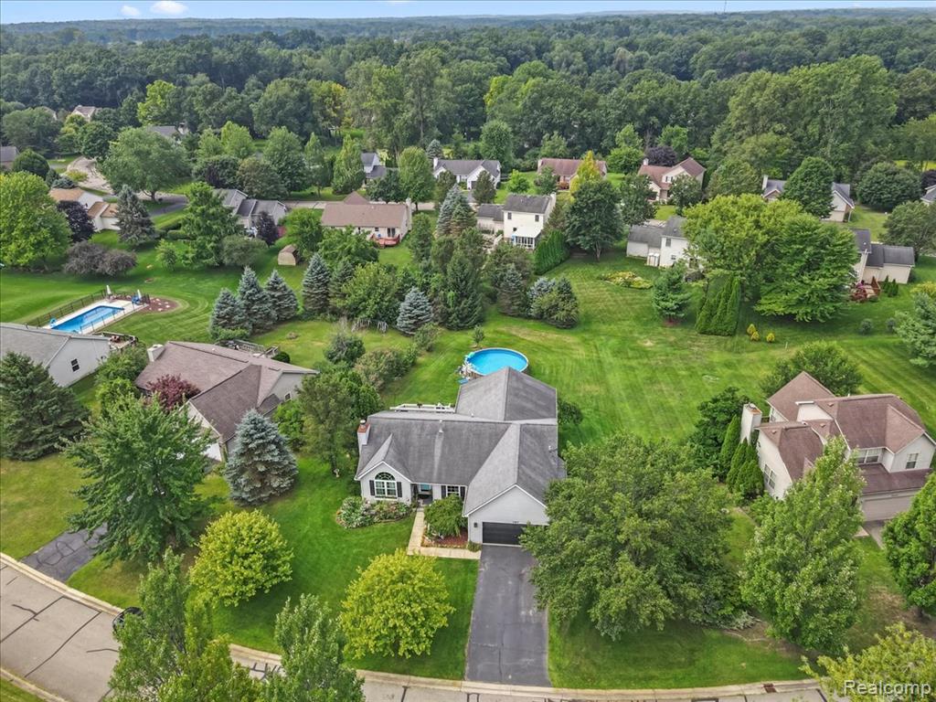 9327 Huron Park Drive, Brighton, MI 48116 — Photo 52