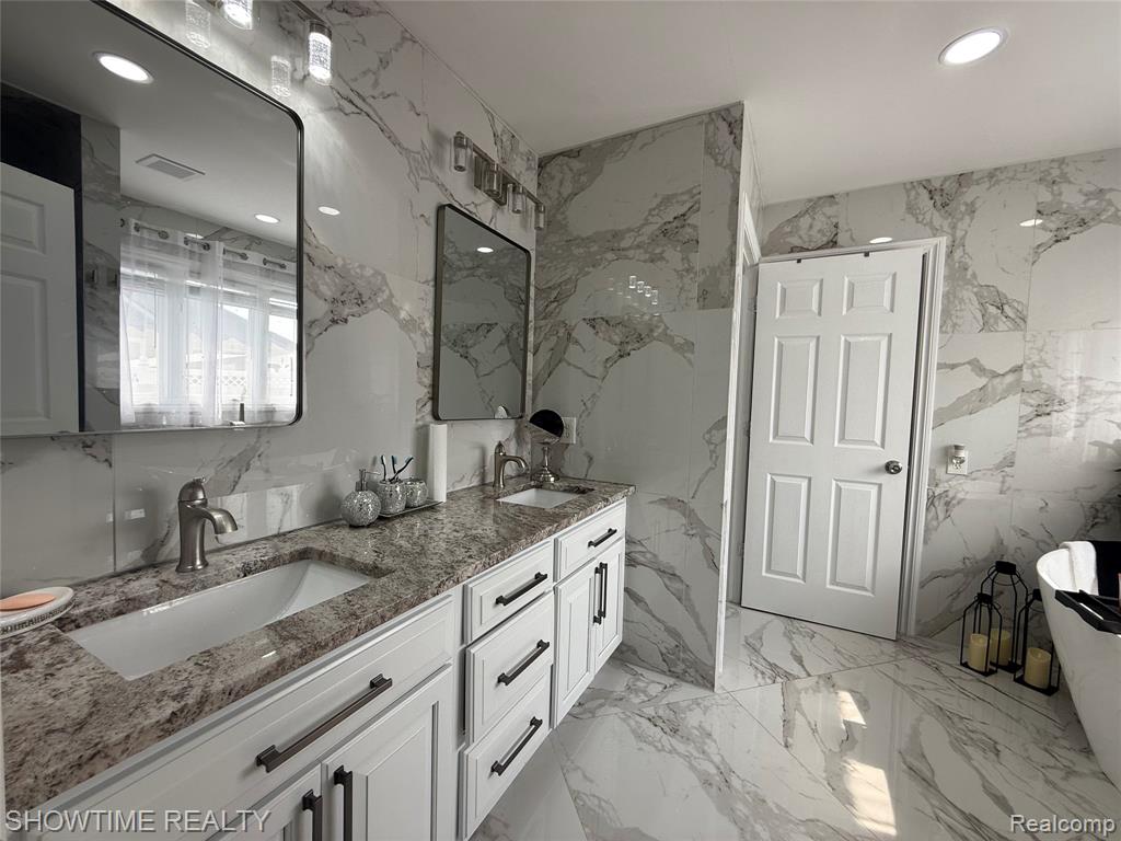 21523 Mackenzie Drive, Macomb, MI 48044 — Photo 19