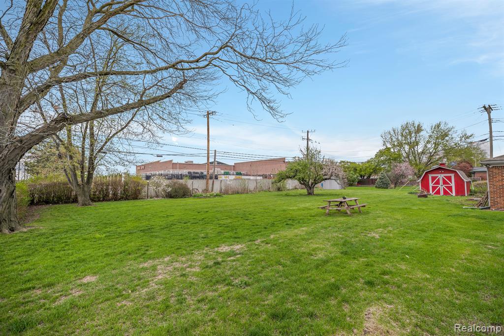 8527 METROPOLITAN Parkway, Sterling Heights, MI 48312 — Photo 30