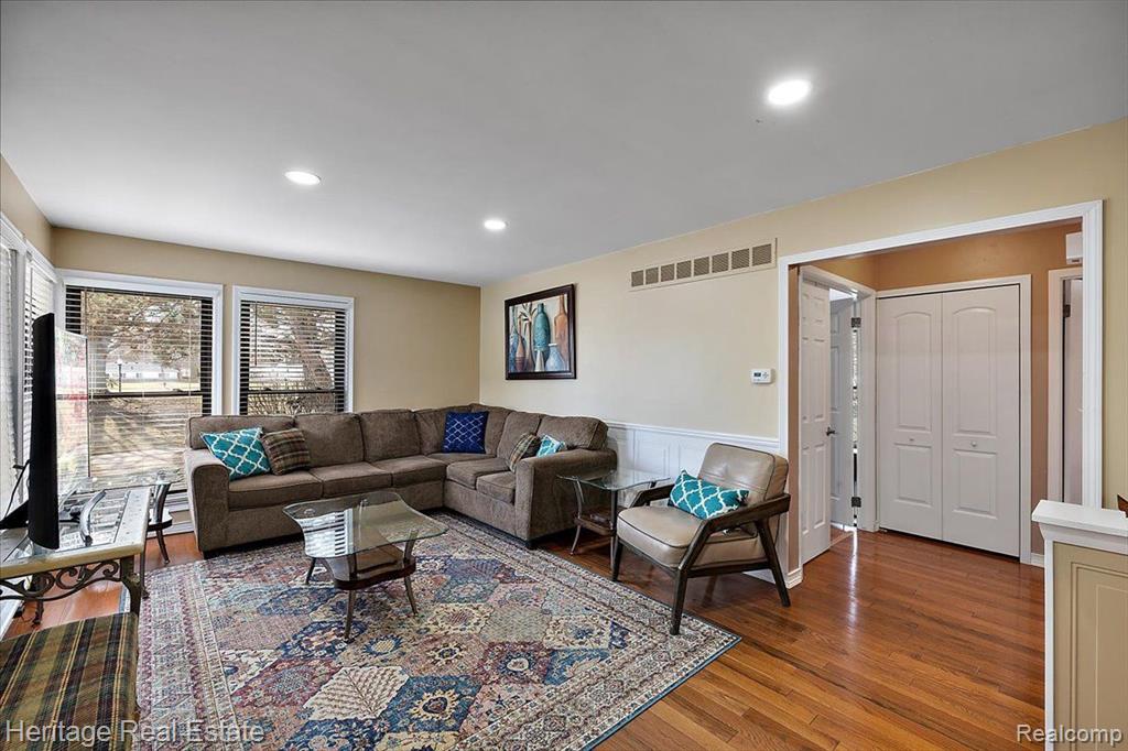 2855 ROUNDTREE Drive, APT 104 L, Troy, MI 48083 — Photo 5
