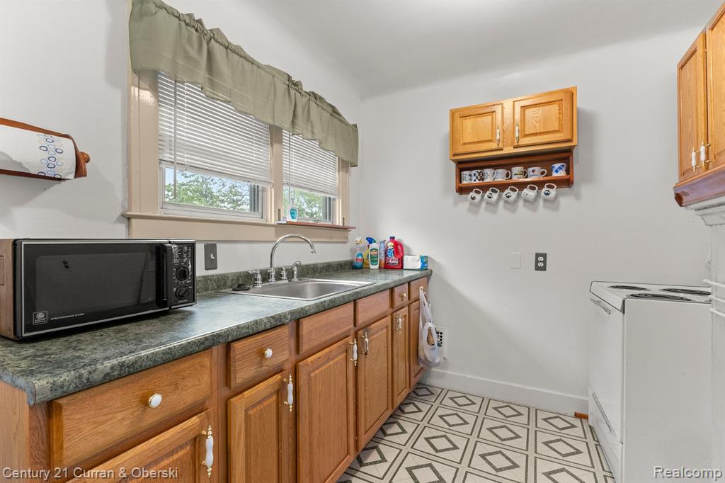 449 SPRUCE Street, Wyandotte, MI 48192 — Photo 29