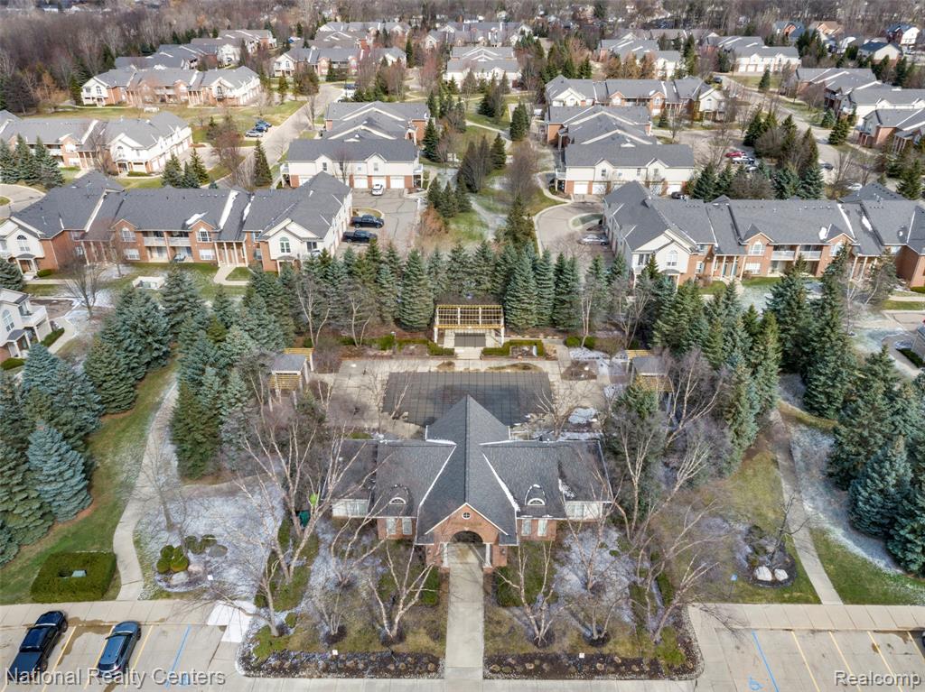 7201 Farmingdale Lane, Walled Lake, MI 48390 — Photo 35