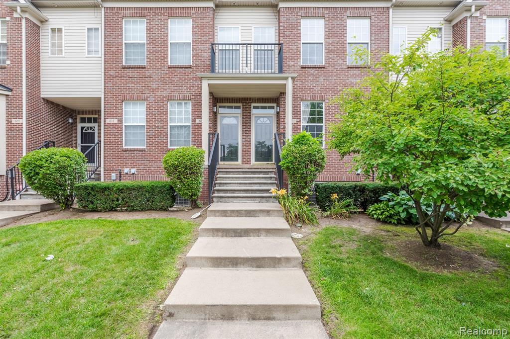 621 SUMMERFIELD Drive, Westland, MI — Photo 2