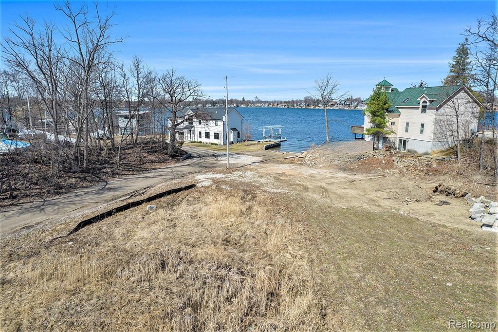 2294 Sonora Drive, Fenton, MI 48430 — Photo 6