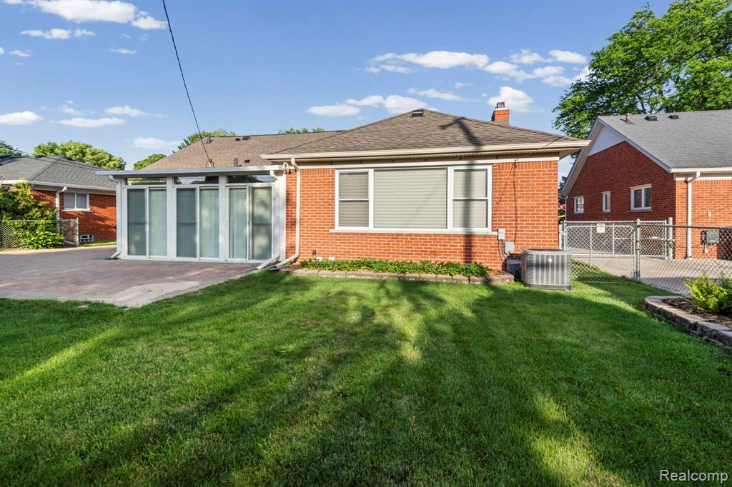20085 Wedgewood Drive, Grosse Pointe Woods, MI 48236 — Photo 42