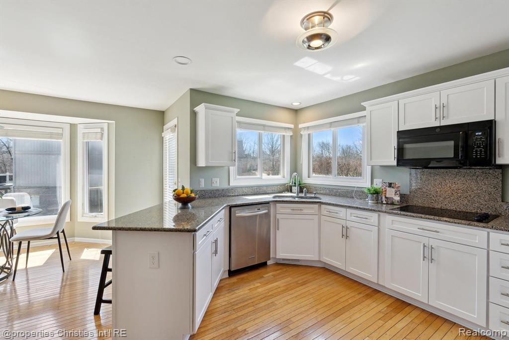 40611 PAISLEY Circle, Novi, MI 48377 — Photo 19