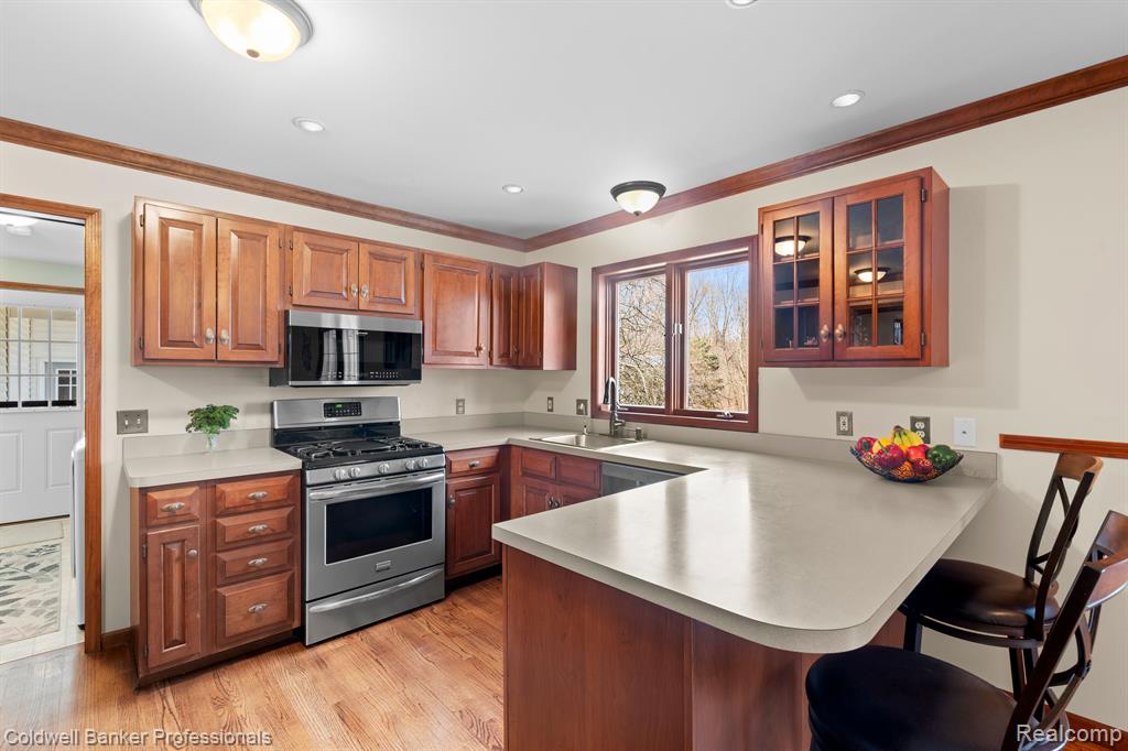 6253 7 MILE Road, South Lyon, MI 48178 — Photo 16