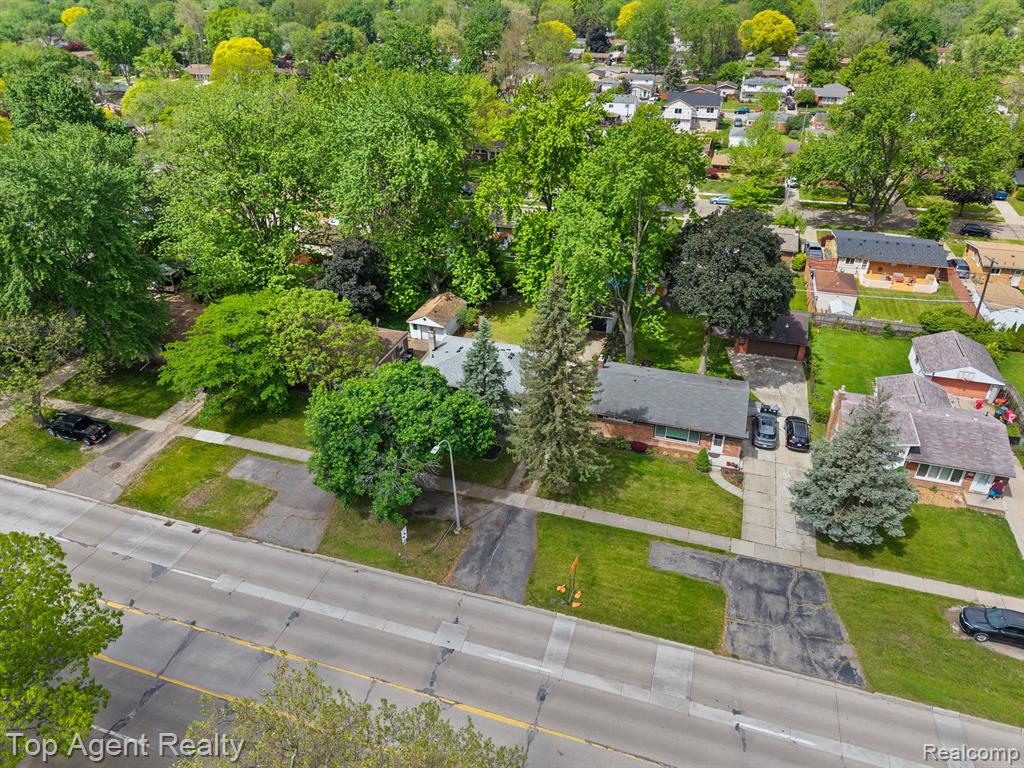 9319 MERRIMAN Road, Livonia, MI 48150 — Photo 38