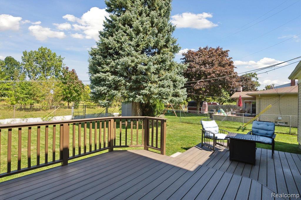 8979 BROUGHAM Drive, Sterling Heights, MI 48312 — Photo 43
