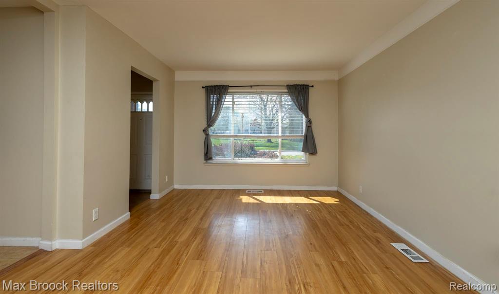 4829 WOLGAST Drive, Warren, MI 48092 — Photo 10