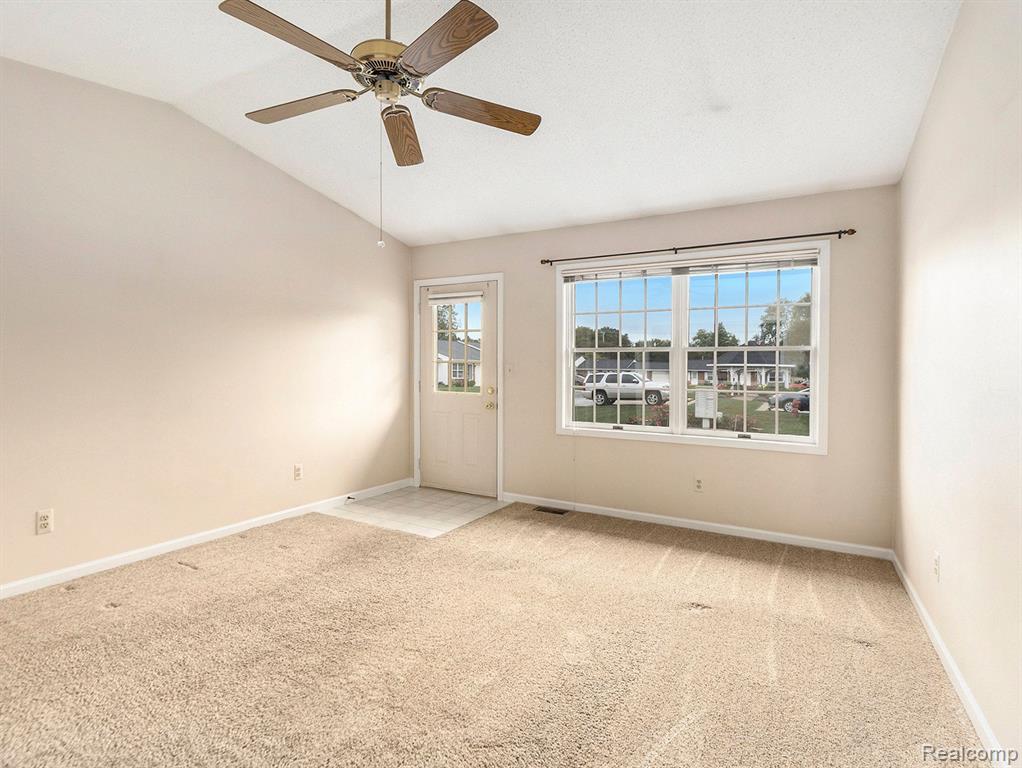 620 YORKSHIRE Square, Milan, MI 48160 — Photo 4