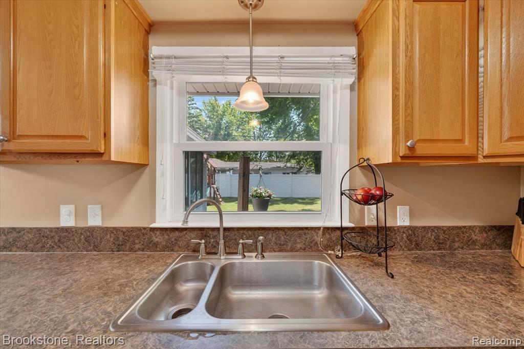23784 Linne Street, Clinton Twp, MI 48035 — Photo 16