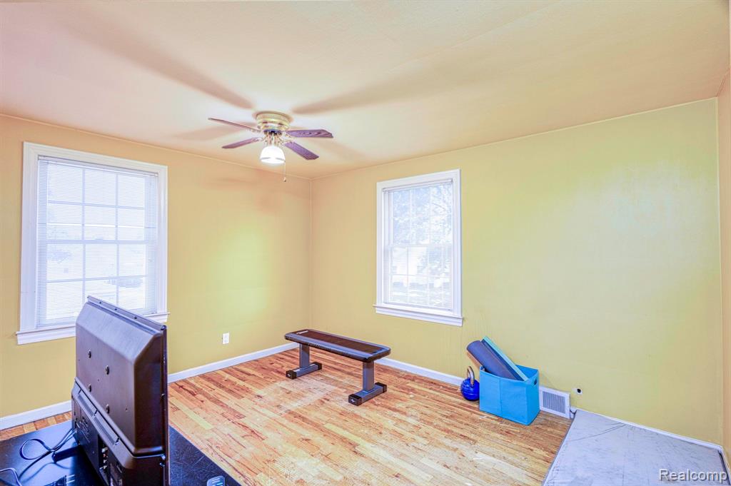 8125 MACKAY, Utica, MI 48317 — Photo 18