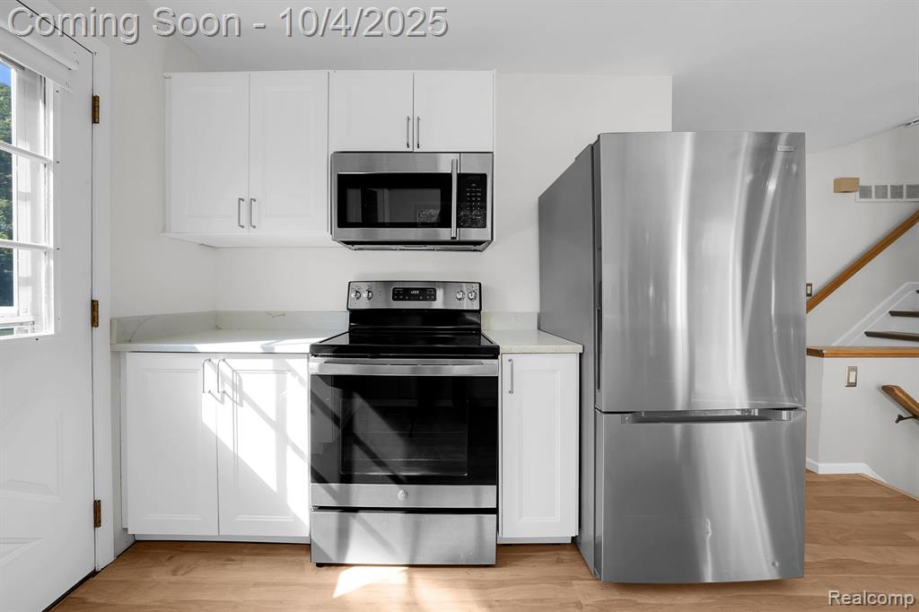42708 Wilmington Drive, Sterling Heights, MI 48313 — Photo 12