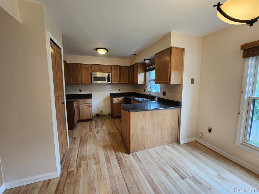 19400 W 11 Mile Road, Lathrup Village, MI 48076 — Photo 21