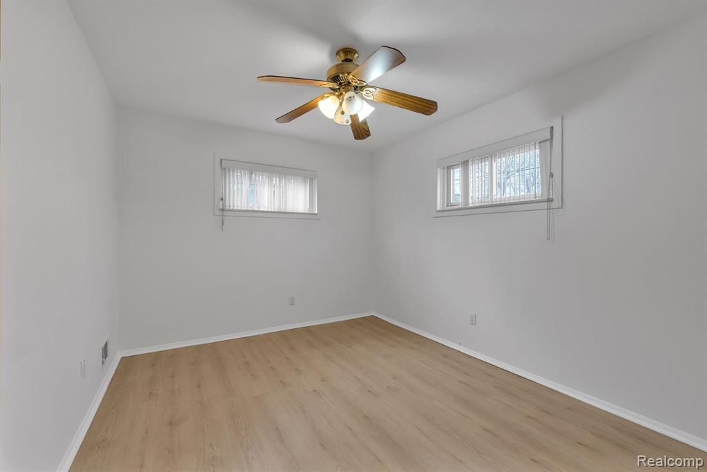 6571 N Highland Street, Dearborn Heights, MI 48127 — Photo 15