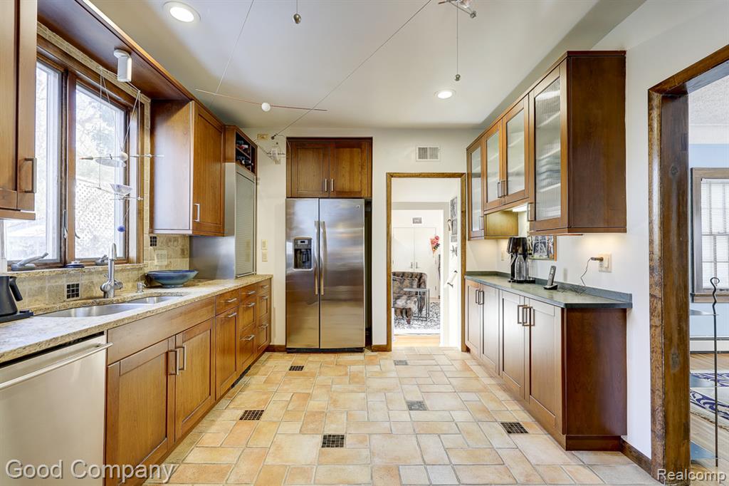 19 Oakdale Boulevard, Pleasant Ridge, MI — Photo 25