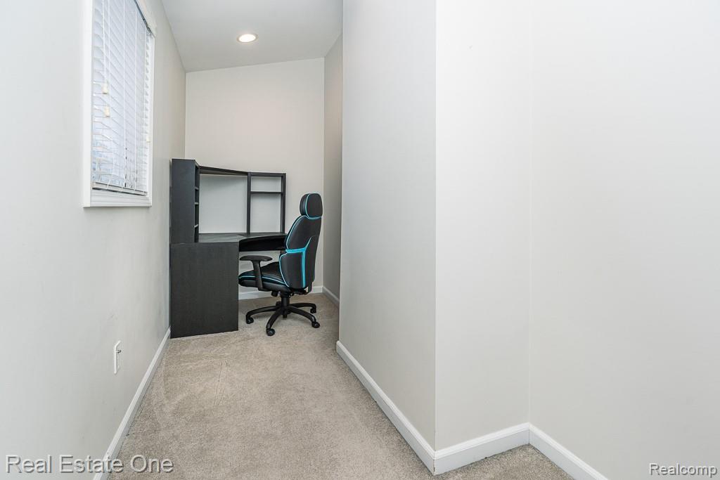 8955 Maplewood Avenue, Clarkston, MI 48348 — Photo 22