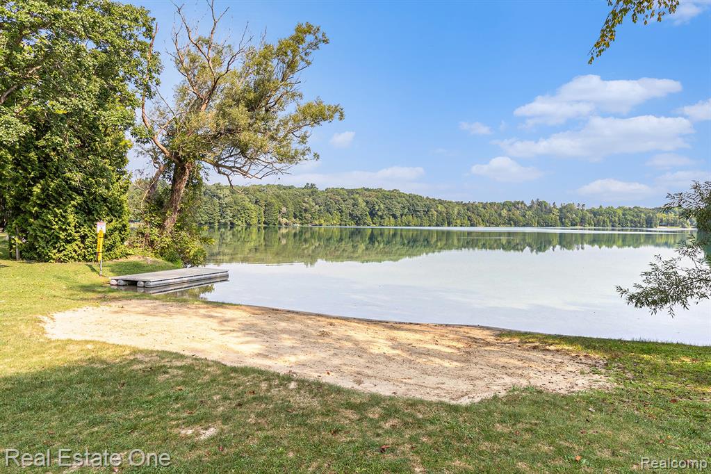 1374 Blue Heron Drive, Highland, MI — Photo 26