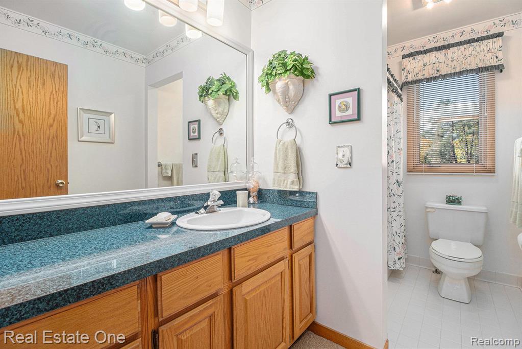 8323 FAWN VALLEY Drive, Clarkston, MI 48348 — Photo 23