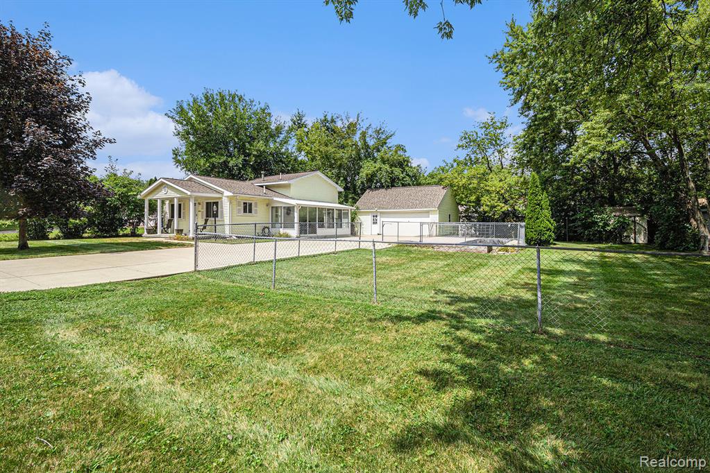 5524 Aylesbury Drive, Waterford, MI 48327 — Photo 4