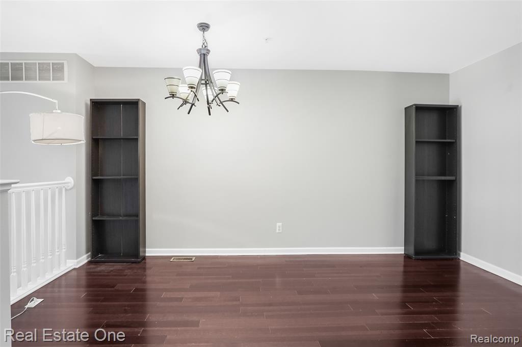 464 Old Pine Way, Walled Lake, MI 48390 — Photo 12