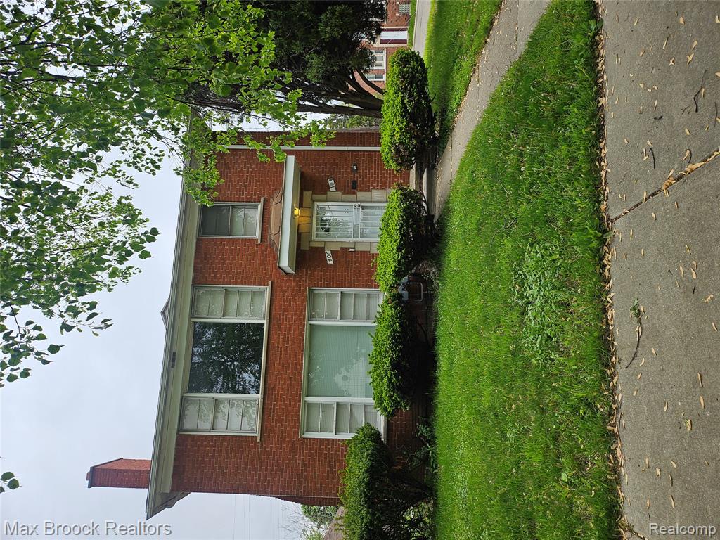 404 W GOLDEN, Highland Park, MI 48203 — front exterior