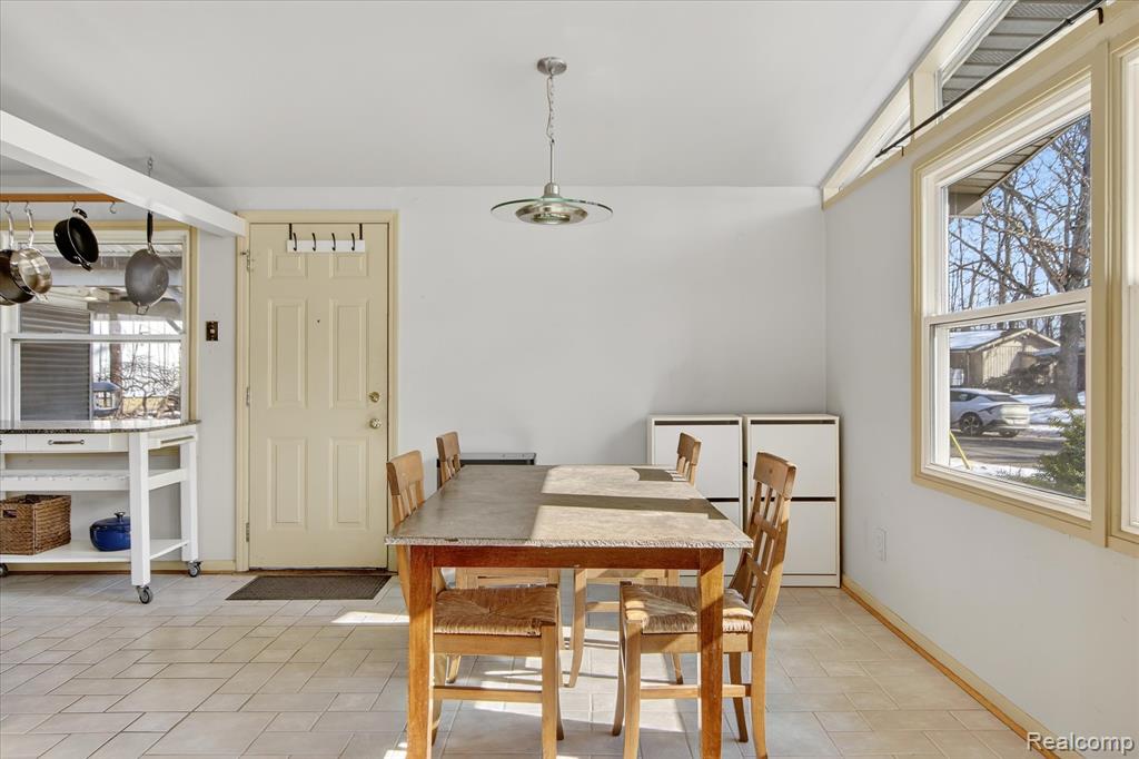 2344 S Circle Drive, Ann Arbor, MI 48103 — Photo 10