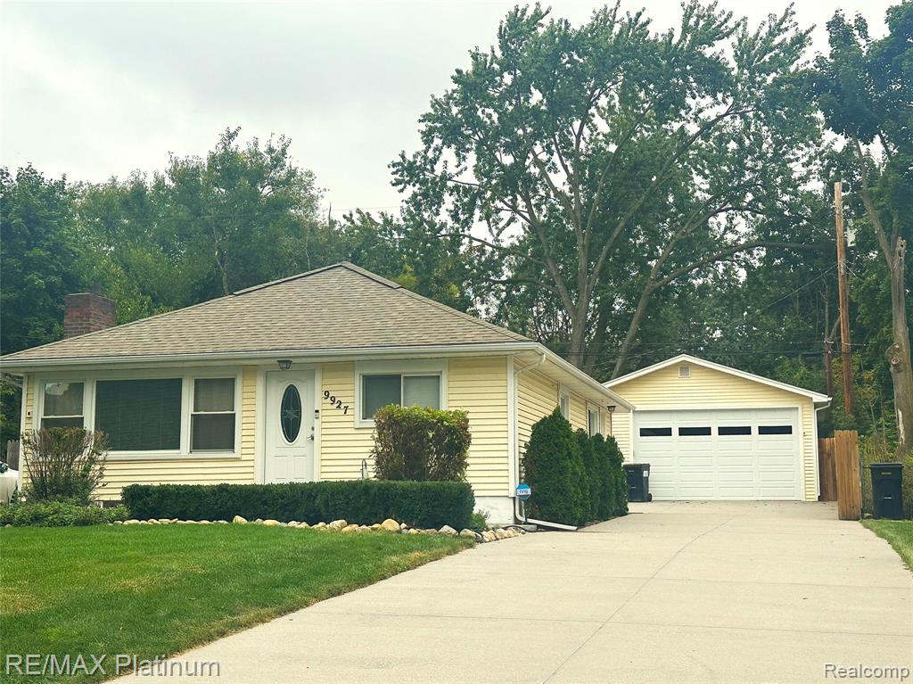 9927 GLASGOW Drive, Brighton, MI 48114 — front exterior