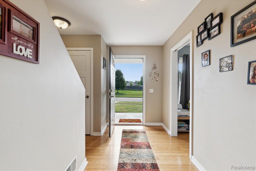 5332 Northwood Road, Grand Blanc, MI 48439 — Photo 5