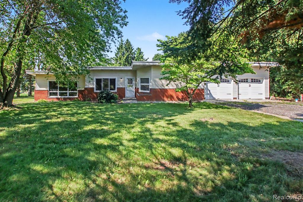 7800 W Sharpe Road, Fowlerville, MI 48836