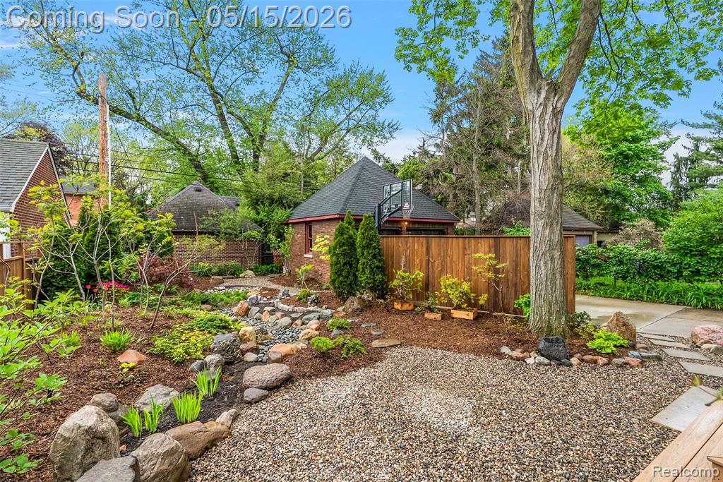 26329 York Road, Huntington Woods, MI — Photo 47
