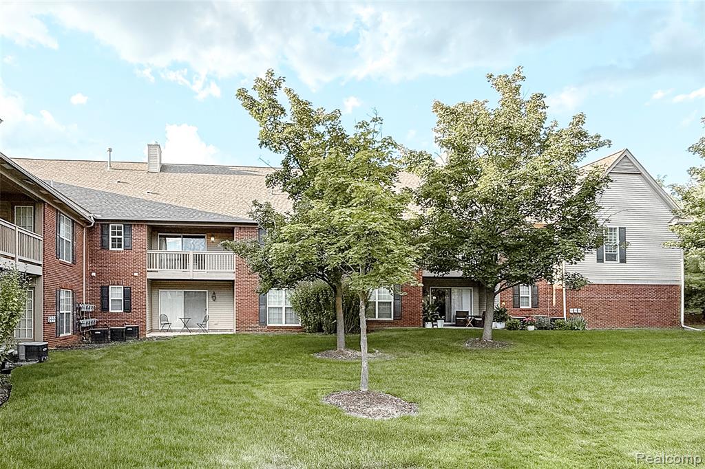 28560 Carlton Way Drive, Novi, MI — Photo 5